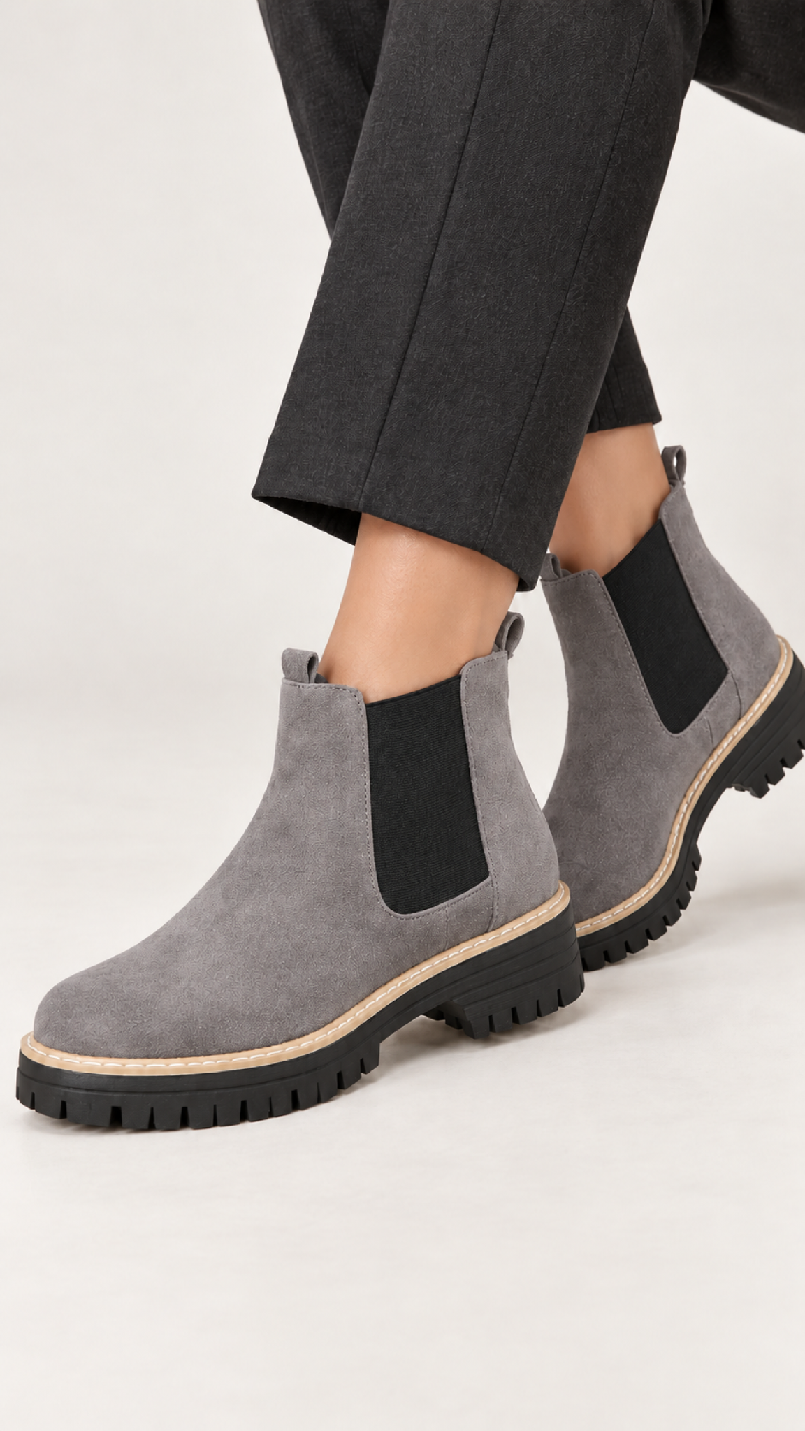 Chelsea-Stiefeletten – Grau – Am Fuß