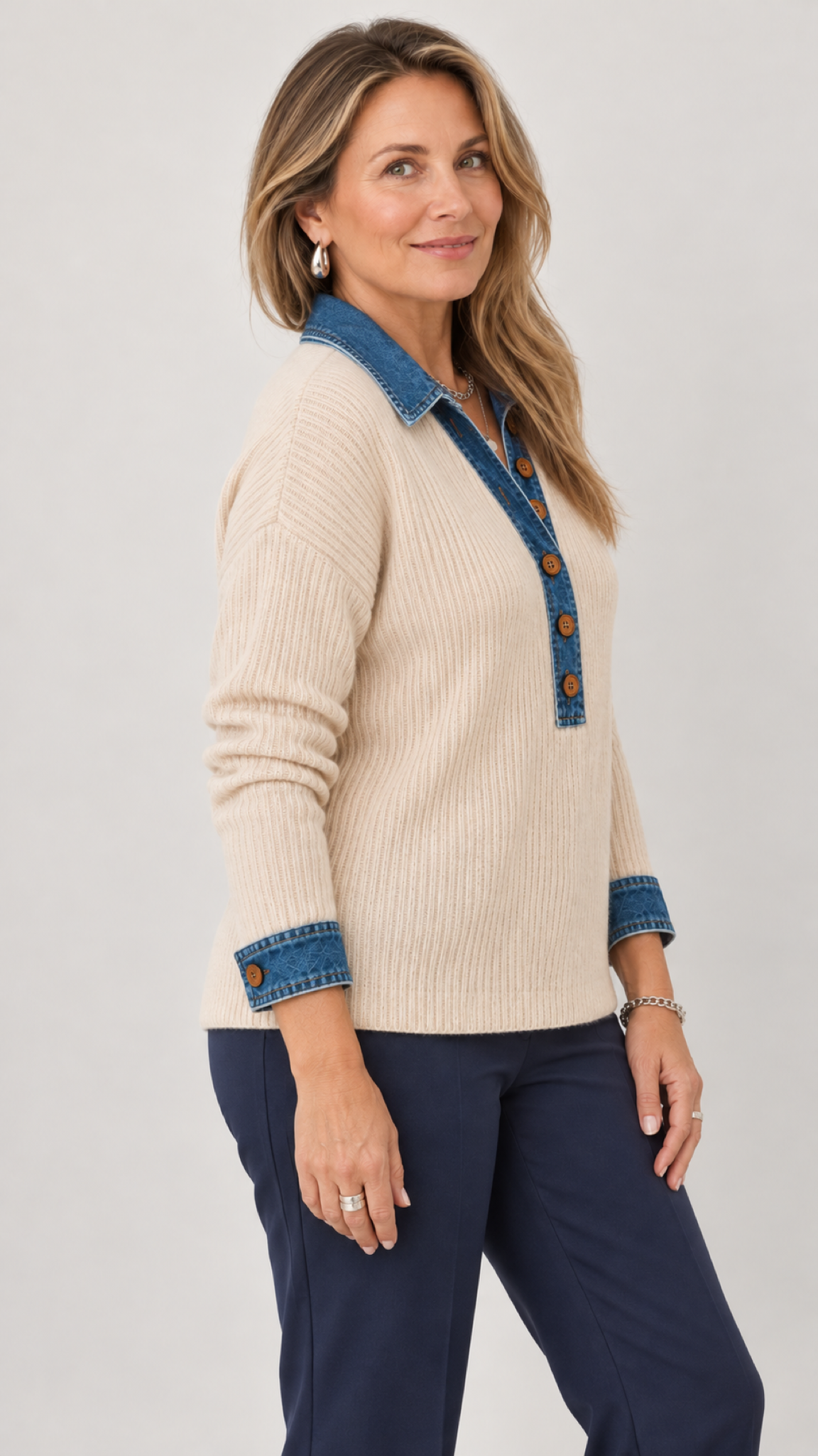 Clarisse Rippstrick-Polo in Creme – Seitenansicht