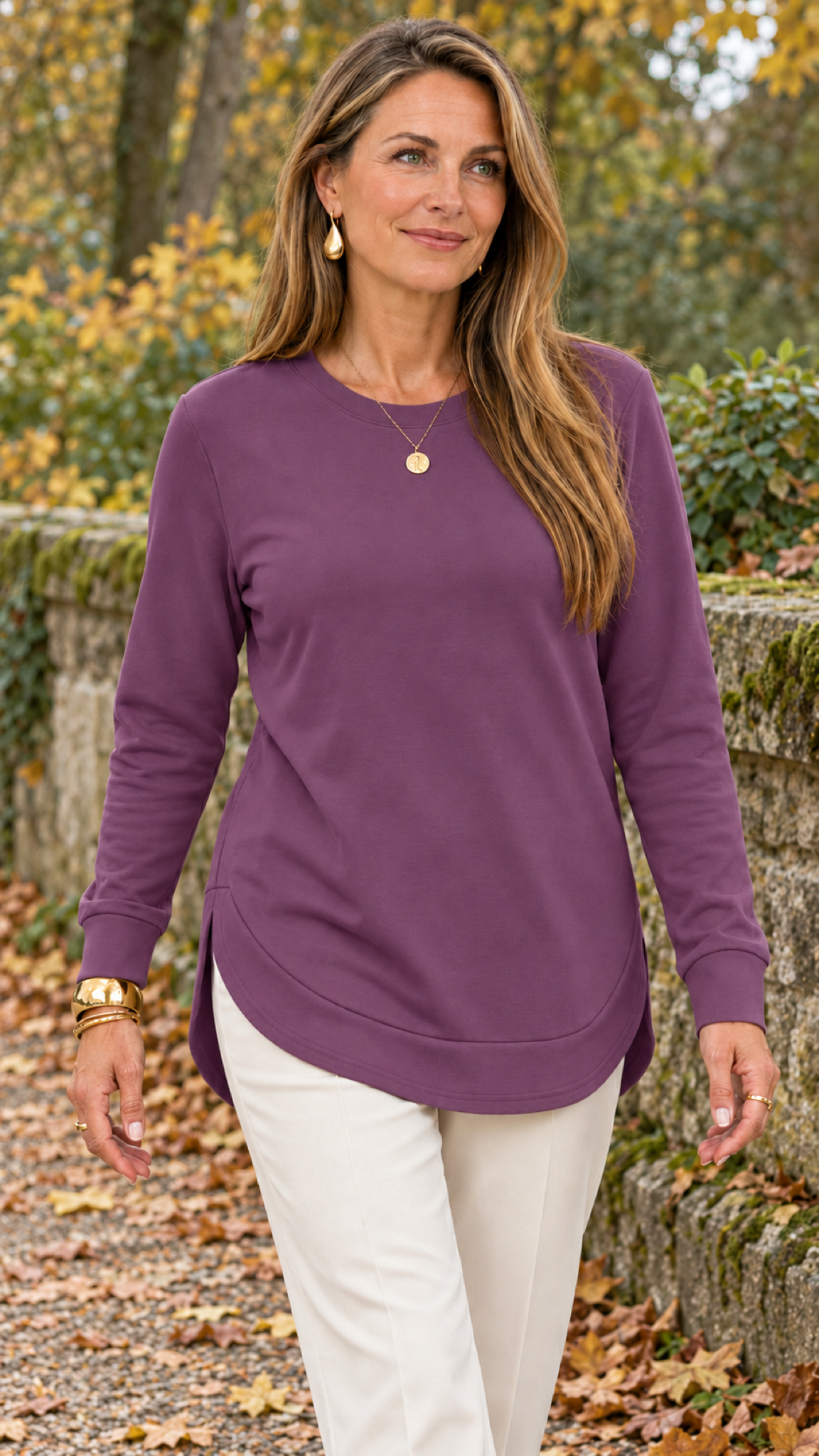 Sweatshirt mit geschwungenem Saum – Dunkellila – Alltagslook