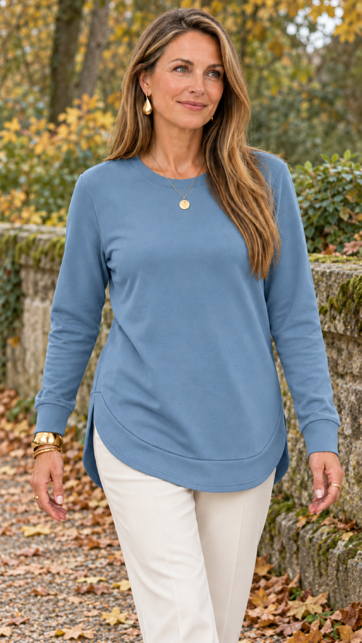 Sweatshirt mit geschwungenem Saum – Hellblau – Alltagslook