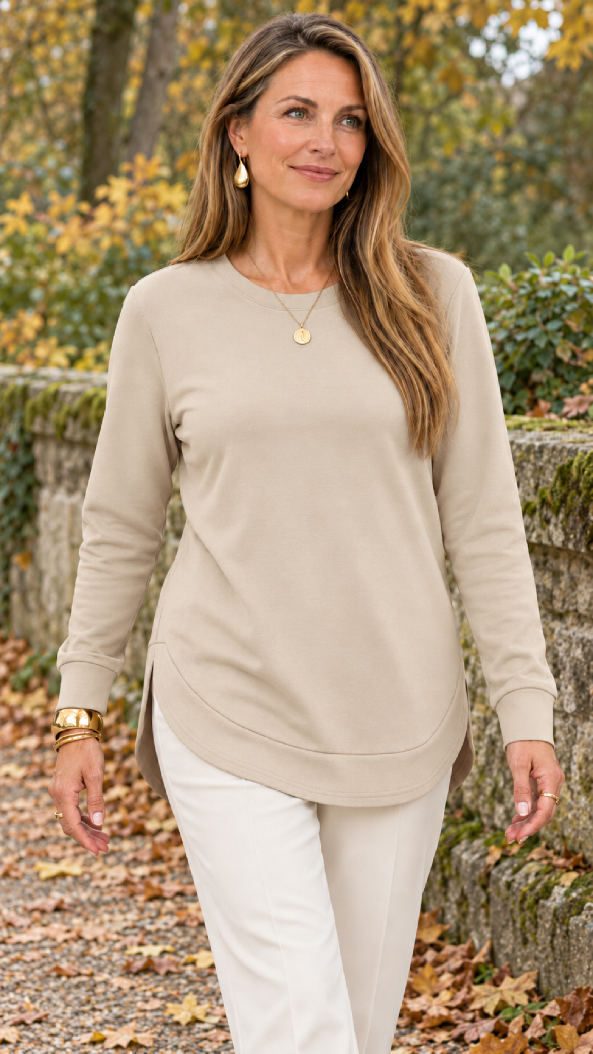 Sweatshirt mit geschwungenem Saum – Khaki – Alltagslook