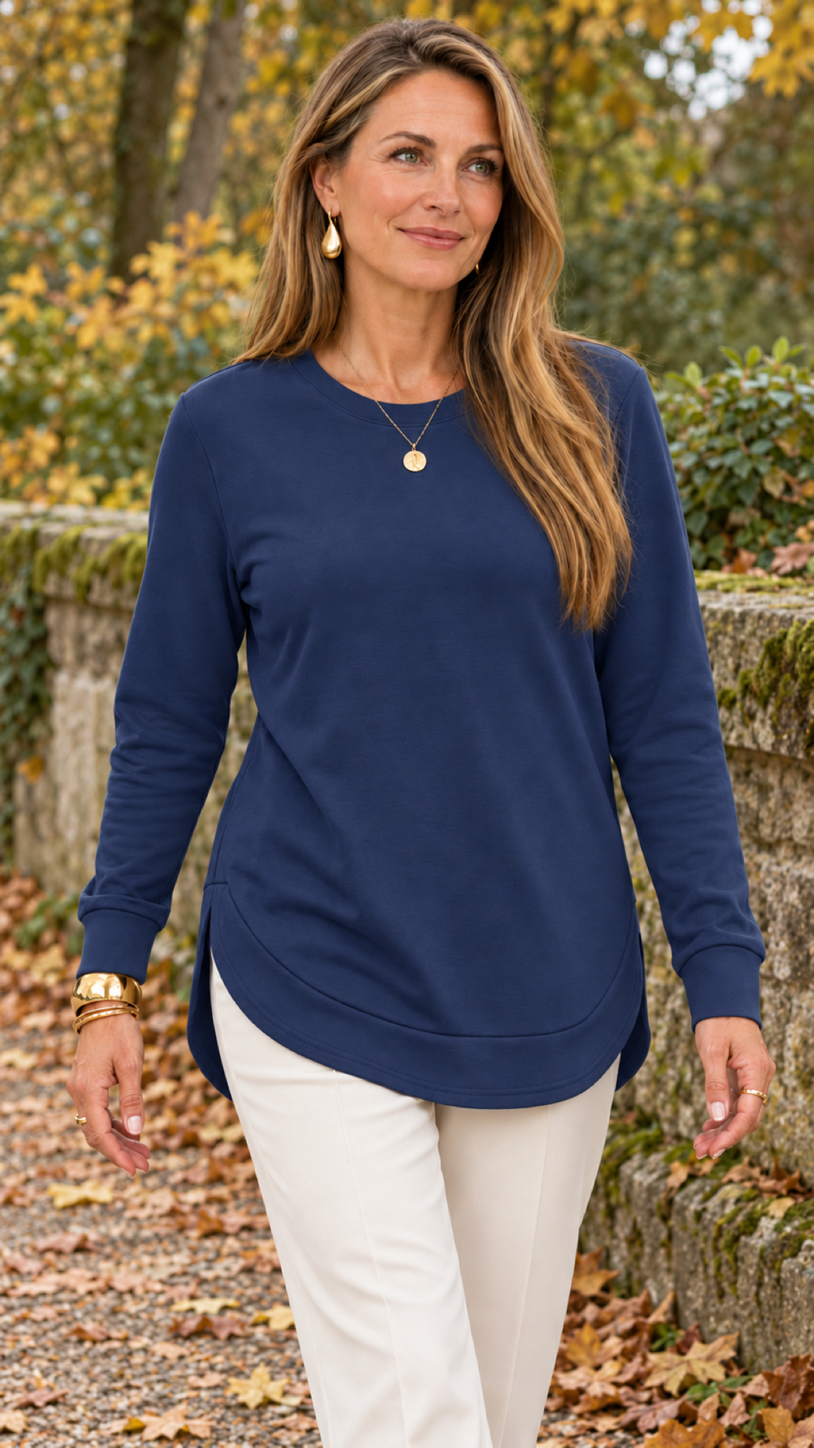 Sweatshirt mit geschwungenem Saum – Marineblau – Alltagslook