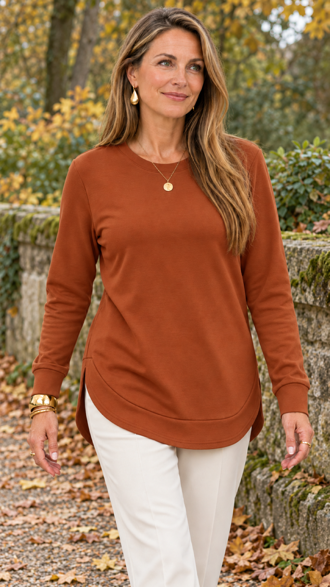 Sweatshirt mit geschwungenem Saum – Orange – Alltagslook