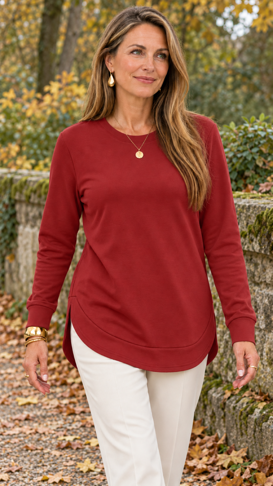 Sweatshirt mit geschwungenem Saum – Rot – Alltagslook