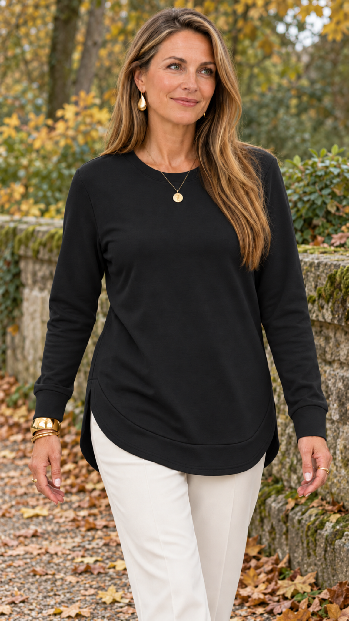 Sweatshirt mit geschwungenem Saum – Schwarz – Alltagslook
