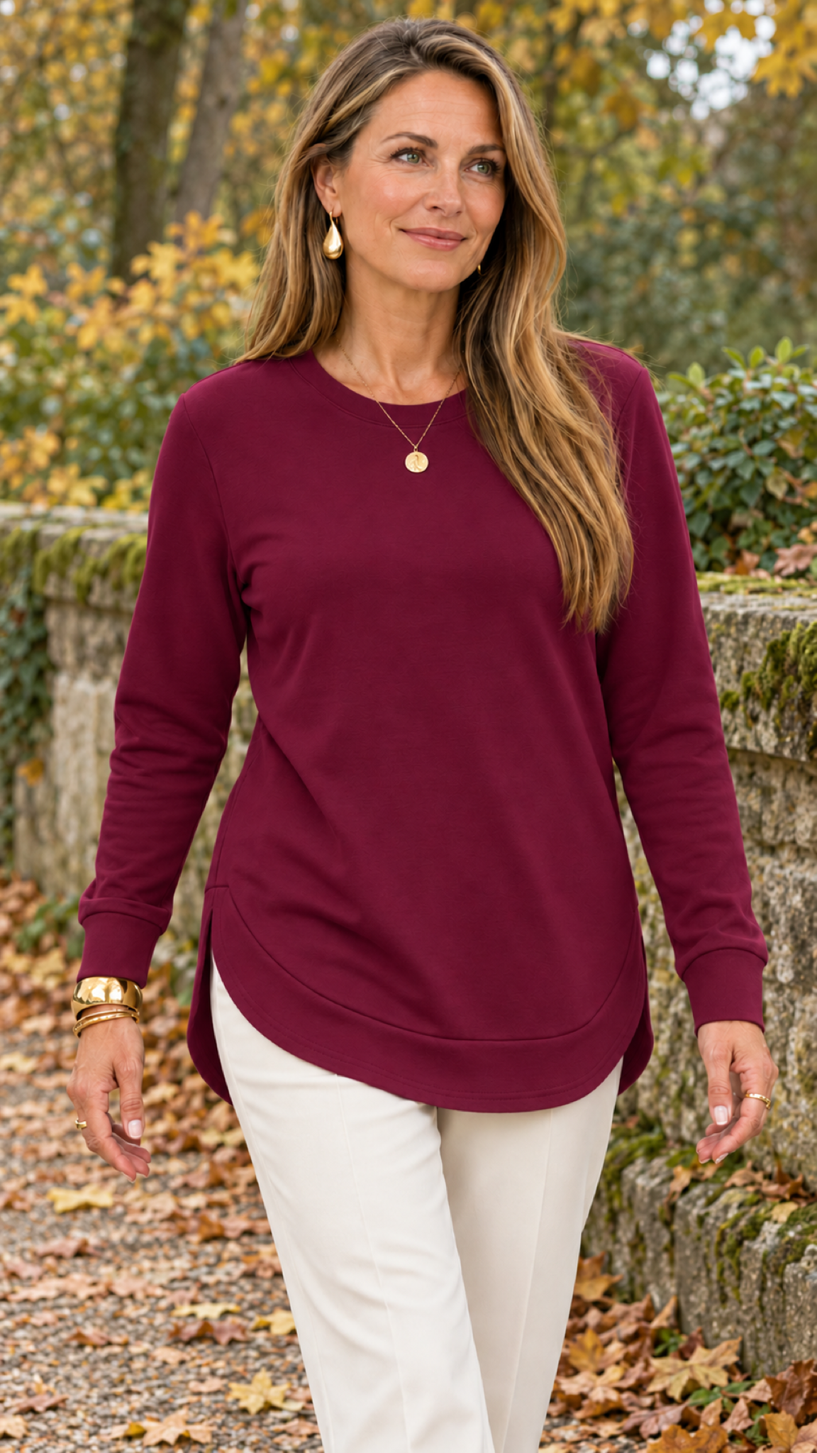 Sweatshirt mit geschwungenem Saum – Weinrot – Alltagslook