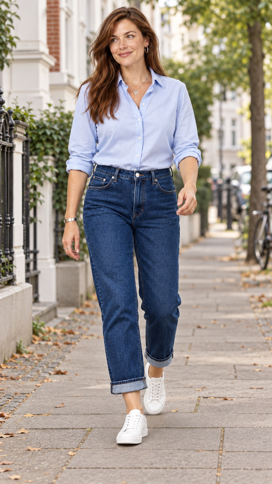 Emilia Straight-Leg-Jeans mit Umschlag – Dunkelblau – Ganzkörper-Outfit in Hamburg
