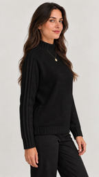 Hannah in Schwarz – 03-lateral