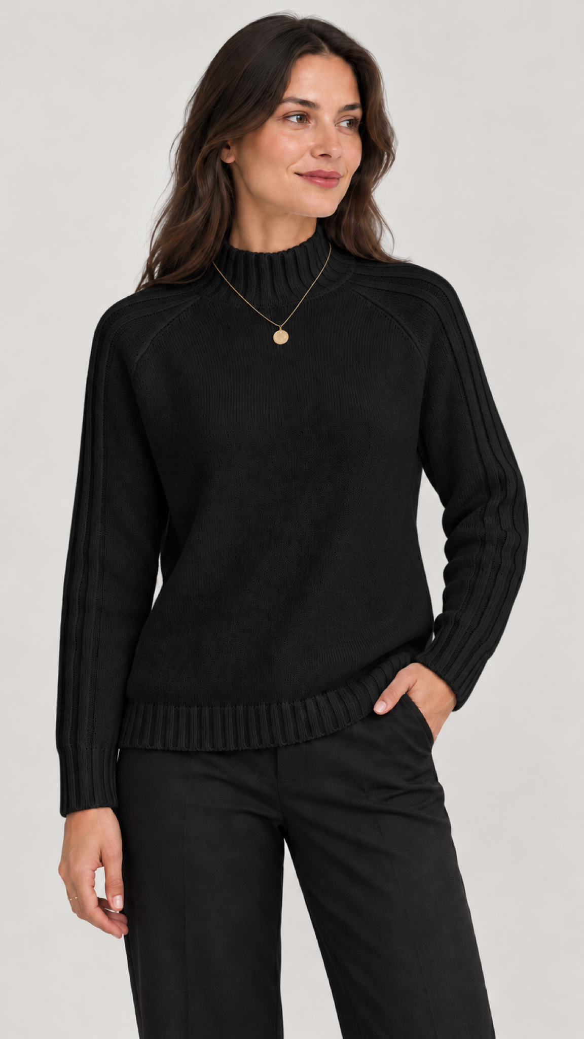 Hannah in Schwarz – 05-pose