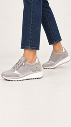 Sneaker mit Keilsohle und seitlichem Reißverschluss – Grau – Am Fuß