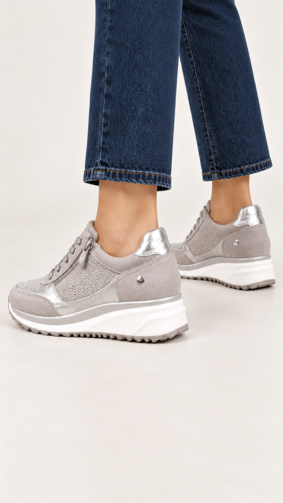 Sneaker mit Keilsohle – Grau – Ansicht 5