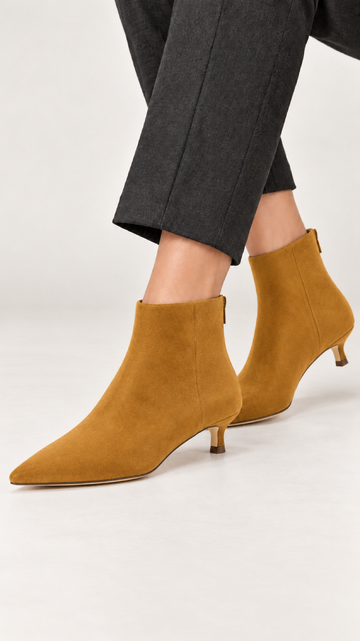 Spitze Stiefeletten mit Kitten-Heel – Gelb – Ansicht 1