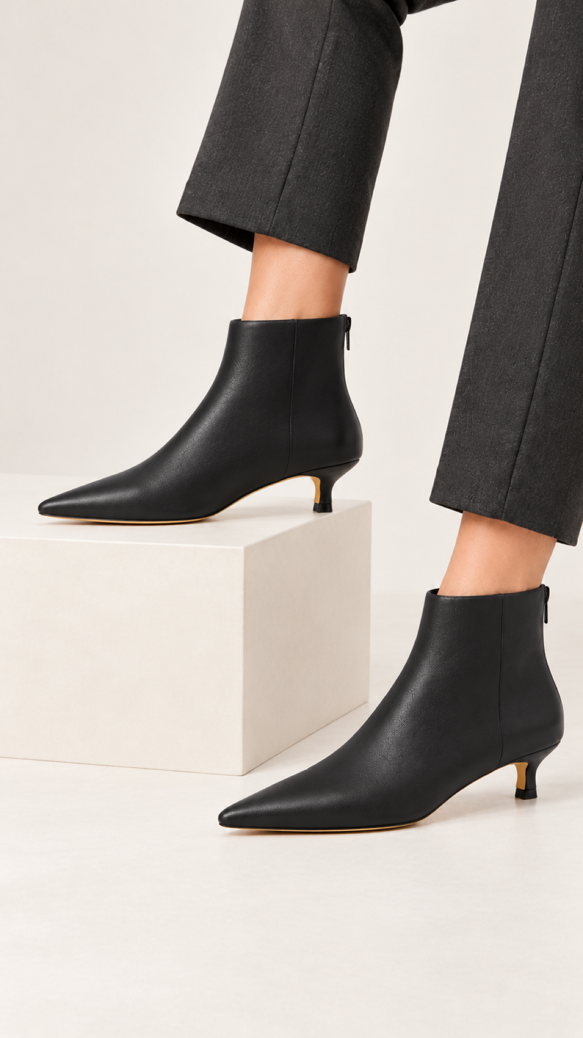 Spitze Stiefeletten mit Kitten-Heel – Schwarz – Ansicht 6