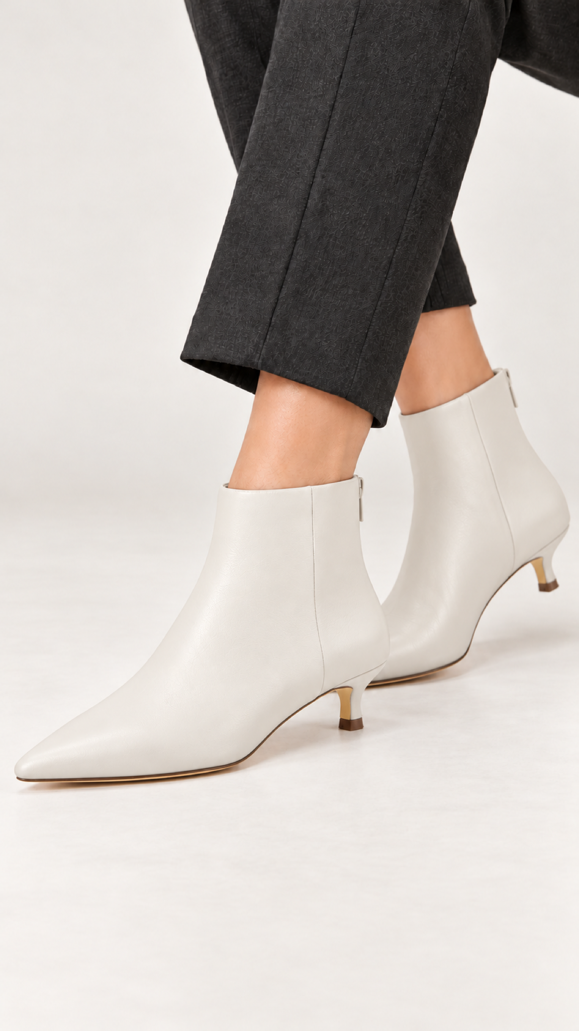 Spitze Stiefeletten mit Kitten-Heel – Weiß – Ansicht 1