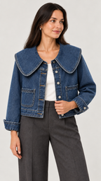 Minea Jeansjacke in Blau – 05-pose