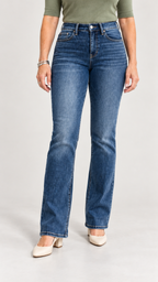 Nora Stretch-Jeans – Dunkle Vintage-Waschung – Detailansicht von Bund bis Schuhen
