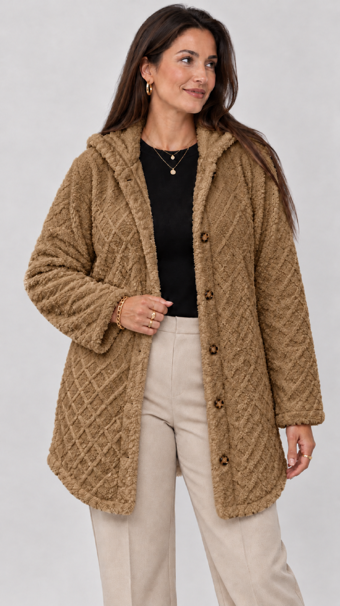Damen Steppjacke mit Kapuze in Khaki – Studioansicht
