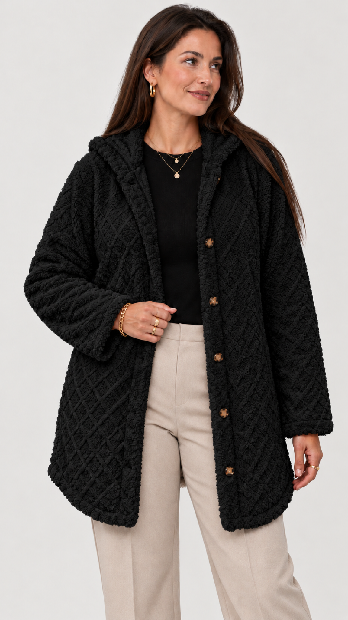 Damen Steppjacke mit Kapuze in Schwarz – Studioansicht