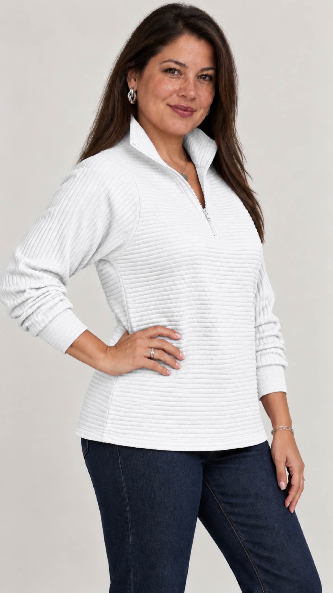 Vilja Pullover in Weiß – lateral