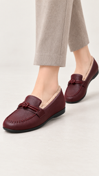 Gefütterte Slipper mit Knotendetail – Burgunder – Am Fuß