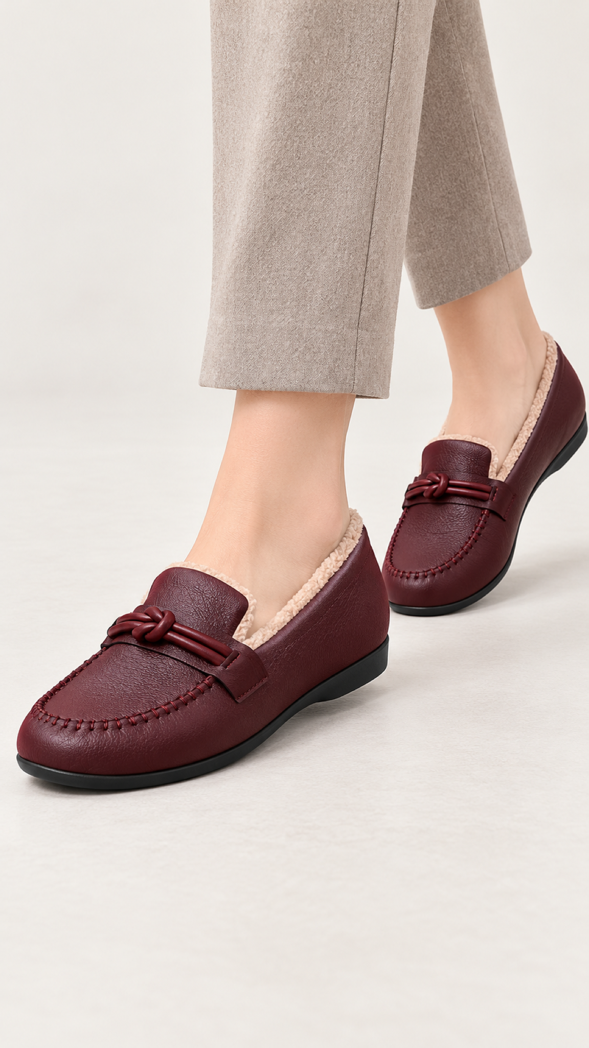 Gefütterte Slipper mit Knotendetail – Burgunder – Am Fuß