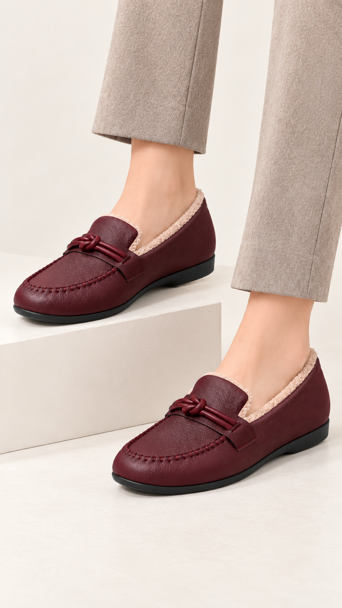Gefütterte Slipper mit Knotendetail – Burgunder – Ansicht 6