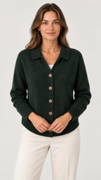 Wrenley in Tannengrün – Polokragen und Strickdetails