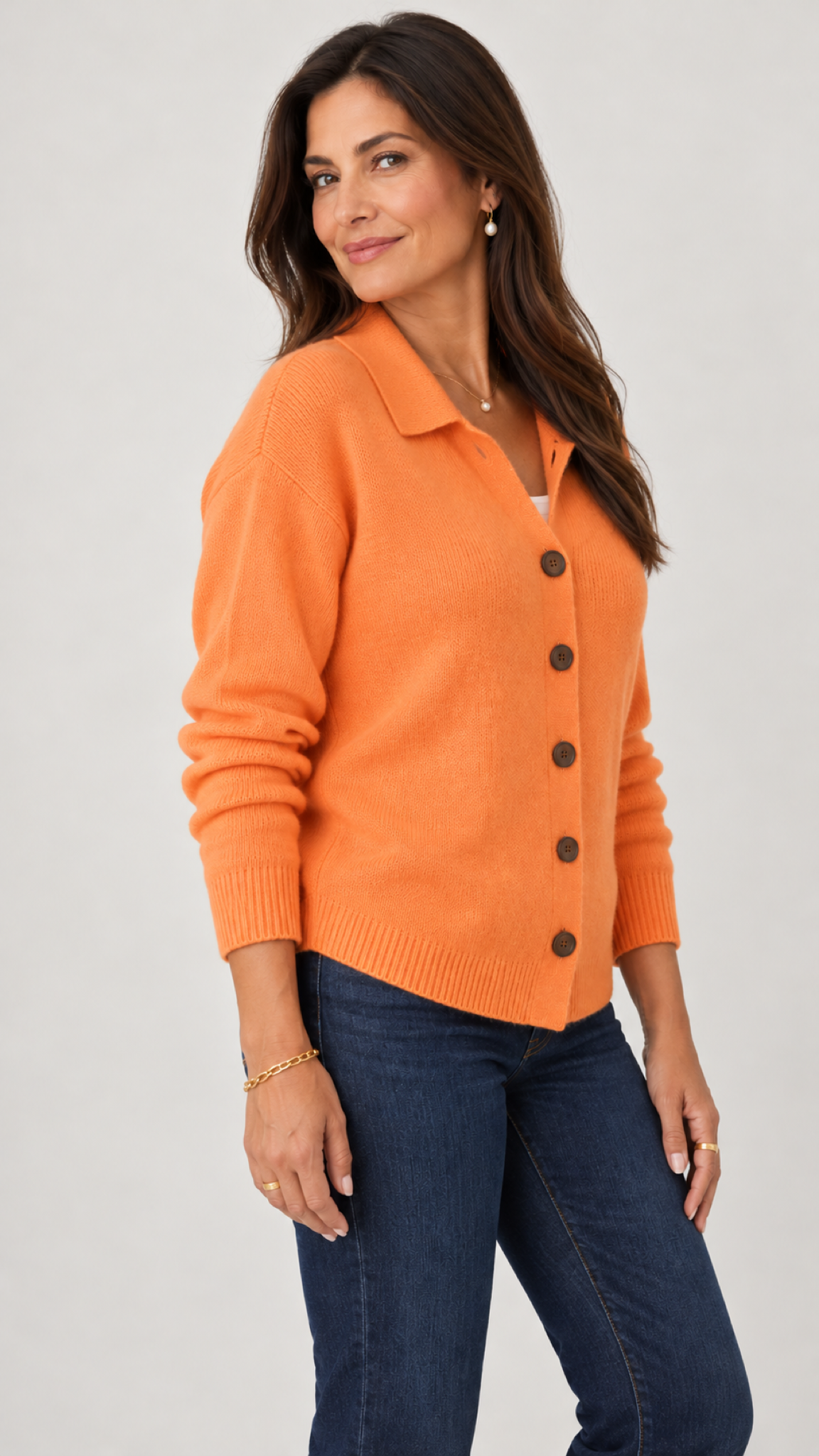 Yvaine Strickjacke in Aprikose – Seitenansicht